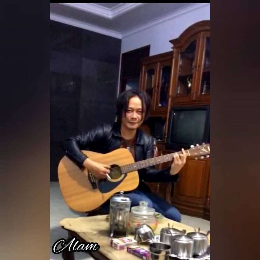 Masih Ingat Alam `Mbah Dukun`? Dulu Penyanyi Terkenal, Kini Nasibnya Bak Bumi & Langit, Ternyata Jadi Petani 