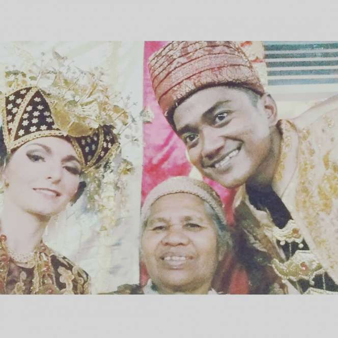 Ingat Pria Asal Padang yang Nikahi Bule Inggris? Dulu Dihina Tak Pantas Kini Nasibnya Berubah Drastis, Lihat 7 Potretnya