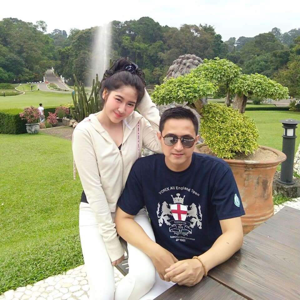 10 Potret Cantiknya Cica Andjani, Istri Pebulutangkis Ricky Soebagdja yang Lebih Muda 26 Tahun, Ternyata Mantan Pramugari!
