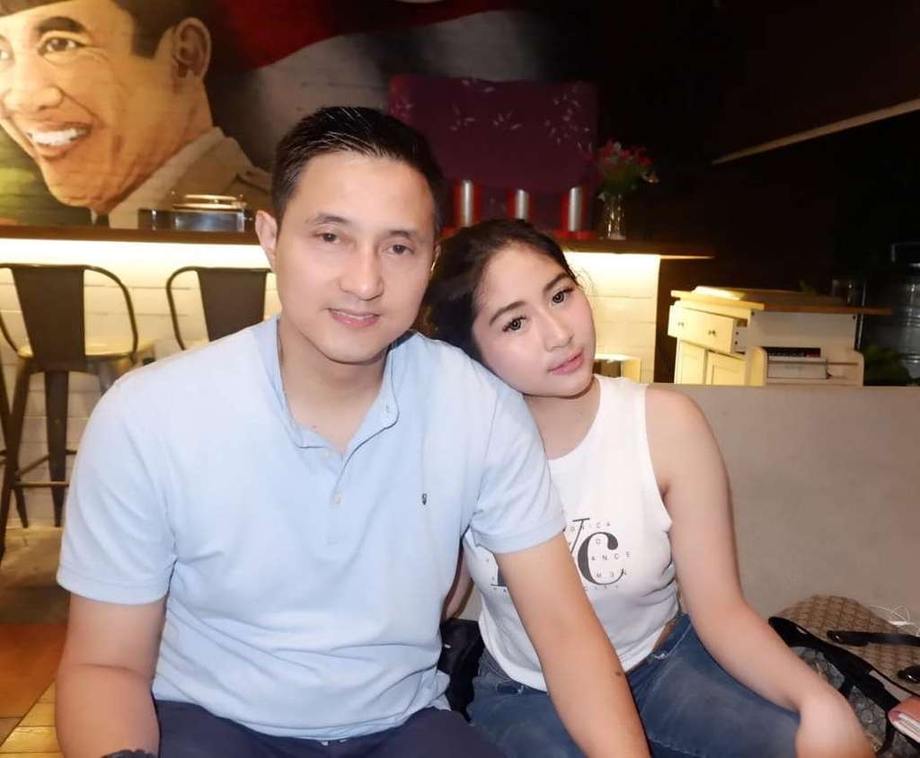10 Potret Cantiknya Cica Andjani, Istri Pebulutangkis Ricky Soebagdja yang Lebih Muda 26 Tahun, Ternyata Mantan Pramugari!