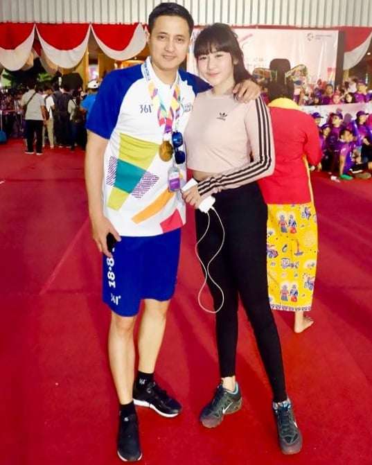 10 Potret Cantiknya Cica Andjani, Istri Pebulutangkis Ricky Soebagdja yang Lebih Muda 26 Tahun, Ternyata Mantan Pramugari!