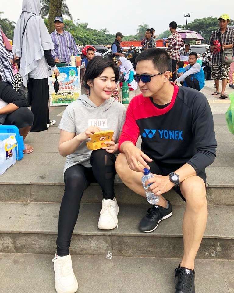 10 Potret Cantiknya Cica Andjani, Istri Pebulutangkis Ricky Soebagdja yang Lebih Muda 26 Tahun, Ternyata Mantan Pramugari!