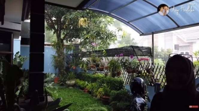 9 Potret Kondisi Rumah Mertua Ussy Sulistiawaty, Bak Bumi & Langit dengan Istana Megah Sang Menantu