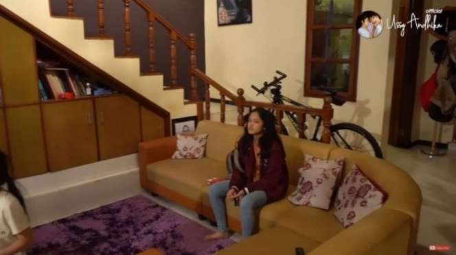 9 Potret Kondisi Rumah Mertua Ussy Sulistiawaty, Bak Bumi & Langit dengan Istana Megah Sang Menantu