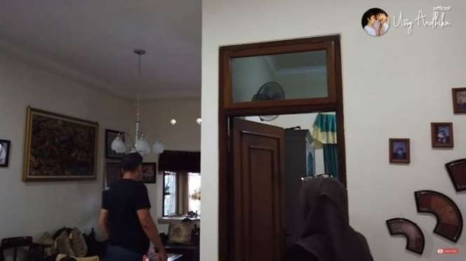 9 Potret Kondisi Rumah Mertua Ussy Sulistiawaty, Bak Bumi & Langit dengan Istana Megah Sang Menantu