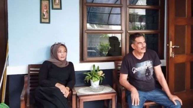9 Potret Kondisi Rumah Mertua Ussy Sulistiawaty, Bak Bumi & Langit dengan Istana Megah Sang Menantu