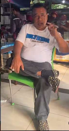 Dompet Hotman Paris Dibandingkan dengan Aldi Taher, Isi dan Mereknya Bak Bumi dan Langit!