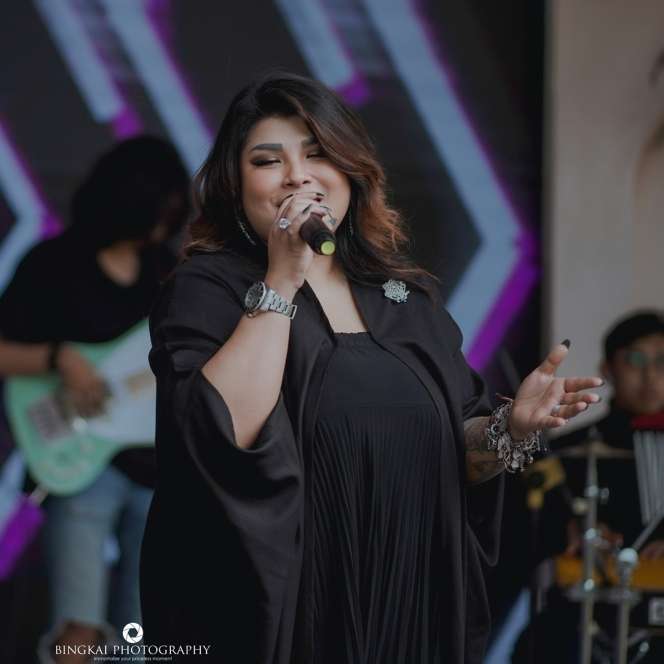10 Potret Nania Yusuf yang Kembali Masuk Islam, Alasannya Bikin Merinding!