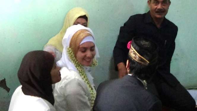 Masih Ingat Ilaria Montebianco, Bule Italia Viral yang Nekat Nikahi Pria Jawa? Begini Nasibnya Usai Menikah!