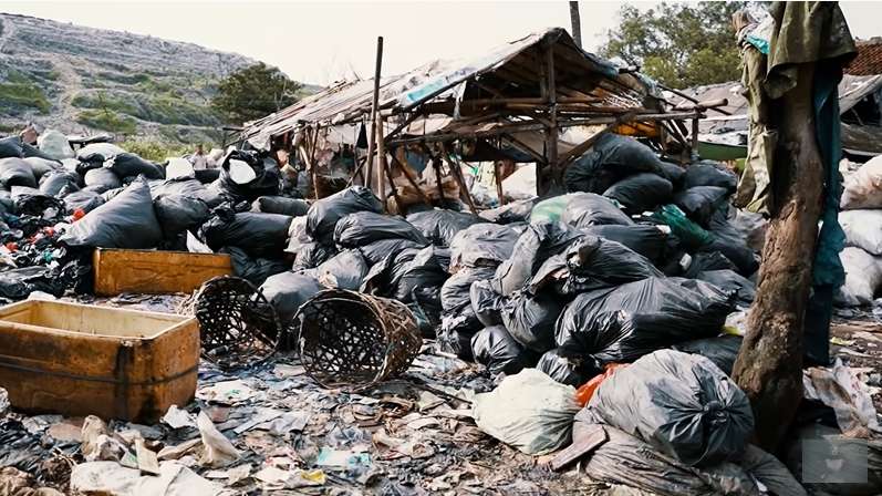 10 Potret Rumah Seleb Tiktok di Tumpukan Sampah Bantar Gebang, Kondisinya Miris, Gubuk Reyot!