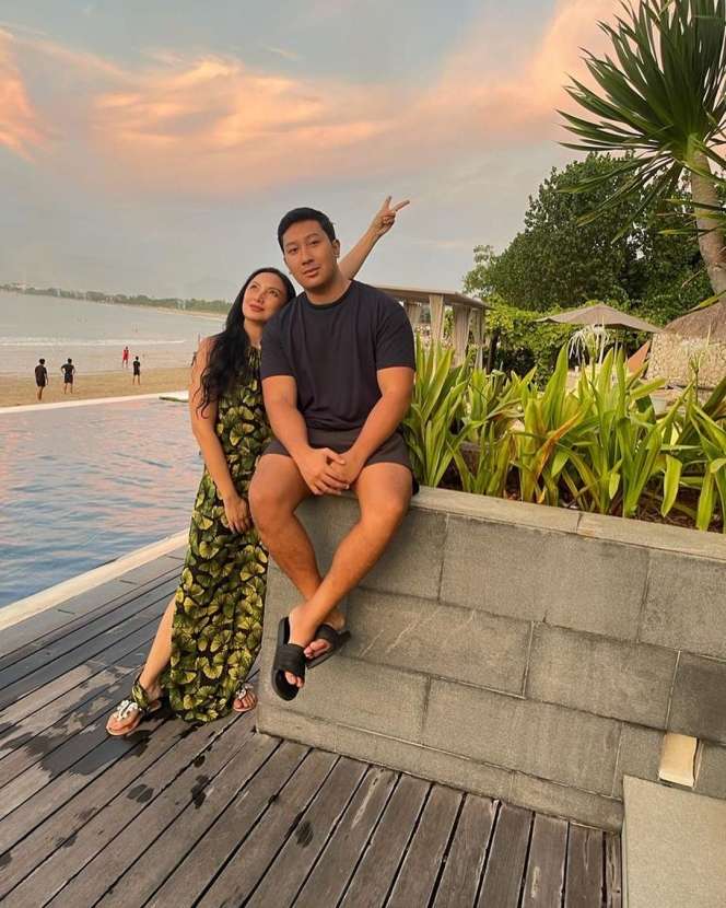 Potret Tata Cahyani Bersama Putra dan Putrinya, Foto sama Anak Sulung Mirip Kaya Orang Pacaran