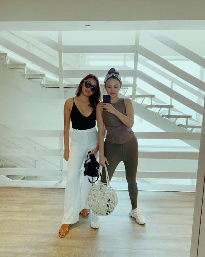 Potret Tata Cahyani Bersama Putra dan Putrinya, Foto sama Anak Sulung Mirip Kaya Orang Pacaran