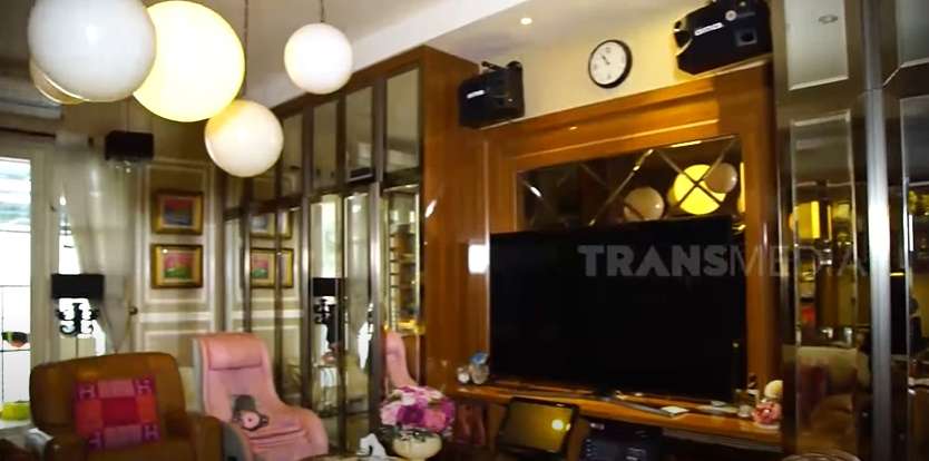 10 Potret Rumah Mewah Nadia Stefanie 'SARAS 008' yang Jarang Tersorot, Ternyata Sultan Abis!