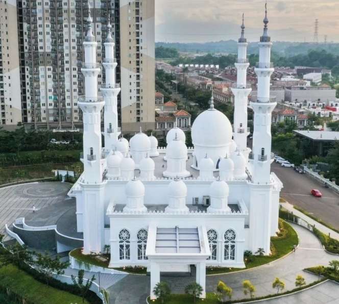 Adu Mewah 4 Masjid Milik Pejabat Kaya Raya, Yusuf Hamka Paling Unik Berbentuk Kastil Cina