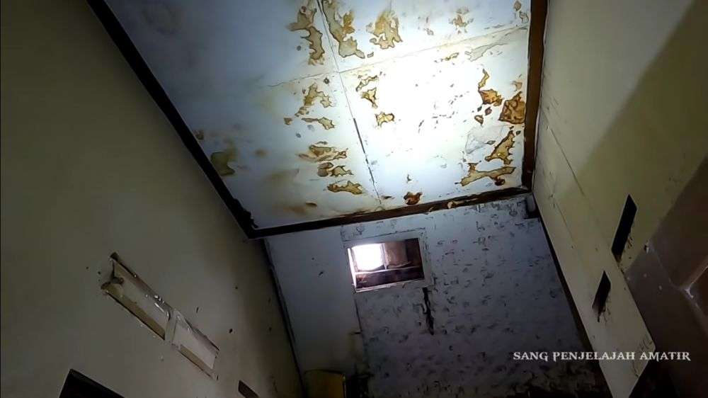 10 Potret Rumah Artis Hits 90-an Terbengkalai 15 Tahun, Kondisi Kamar Mandi Sangat Mengerikan!