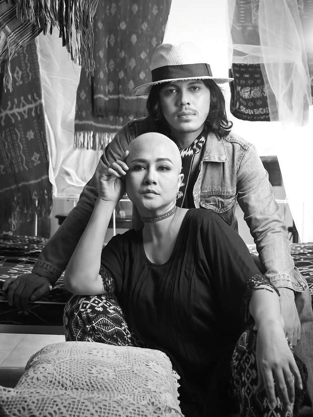 2 Tahun Berlalu, Ini Potret Mayky Wongkar Suami Mendiang Ria Irawan yang Kini Punya Pacar Baru Bule Cantik