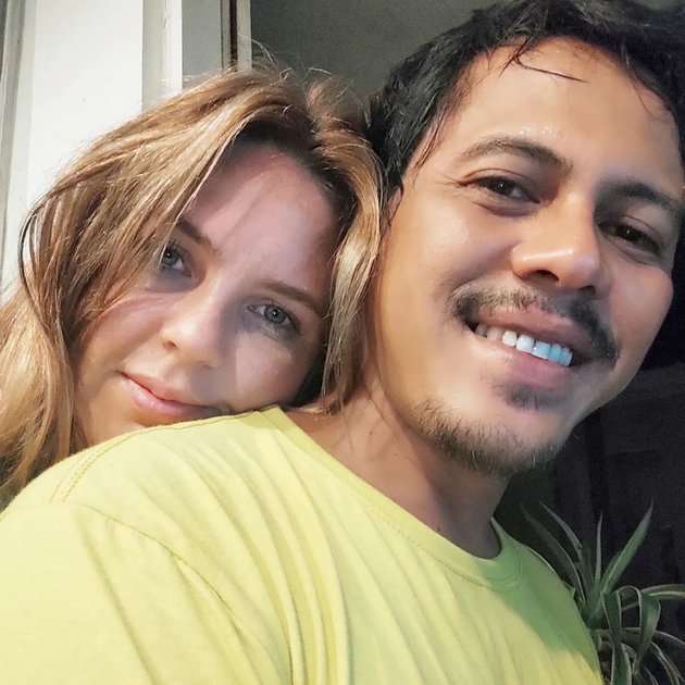 2 Tahun Berlalu, Ini Potret Mayky Wongkar Suami Mendiang Ria Irawan yang Kini Punya Pacar Baru Bule Cantik