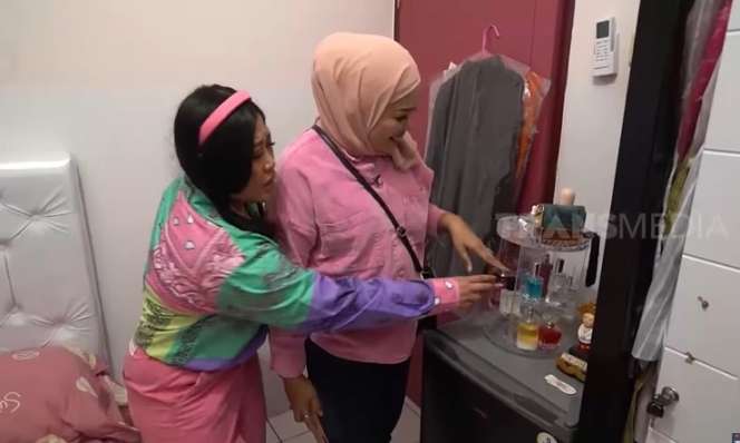 Potret Rumah Rp750 Juta Milik Elly Sugigi, Salfok Lihat Benda Ini di Halaman