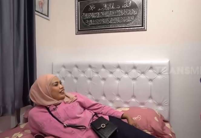 Potret Rumah Rp750 Juta Milik Elly Sugigi, Salfok Lihat Benda Ini di Halaman