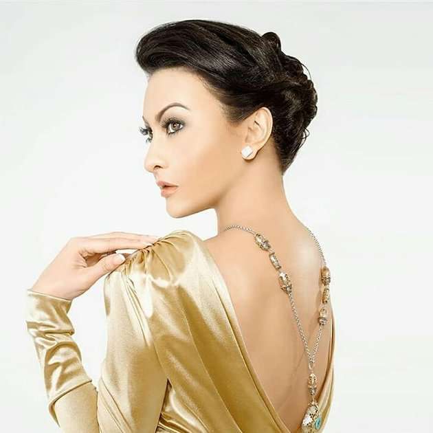Ingat Diana Pungky, Pemeran Jinny Oh Jinny? Kini Dijuluki Vampirnya Indonesia, Usia 48 Tahun Parasnya Bak Barbie Hidup