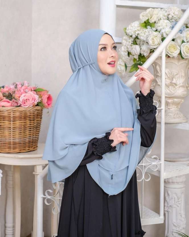 Ingat Terry Putri Presenter Bola? Dulu Menderita Nangis Tiap Malam, Kini Hidup Bak di Atas Awan, Lihat 7 Potretnya