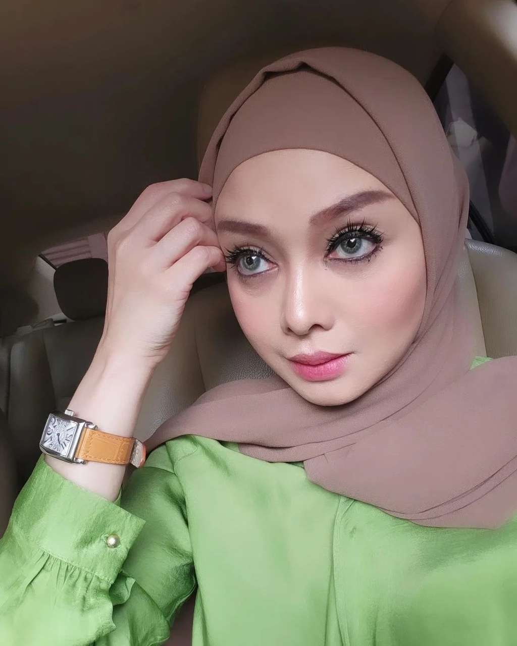Ingat Terry Putri Presenter Bola? Dulu Menderita Nangis Tiap Malam, Kini Hidup Bak di Atas Awan, Lihat 7 Potretnya