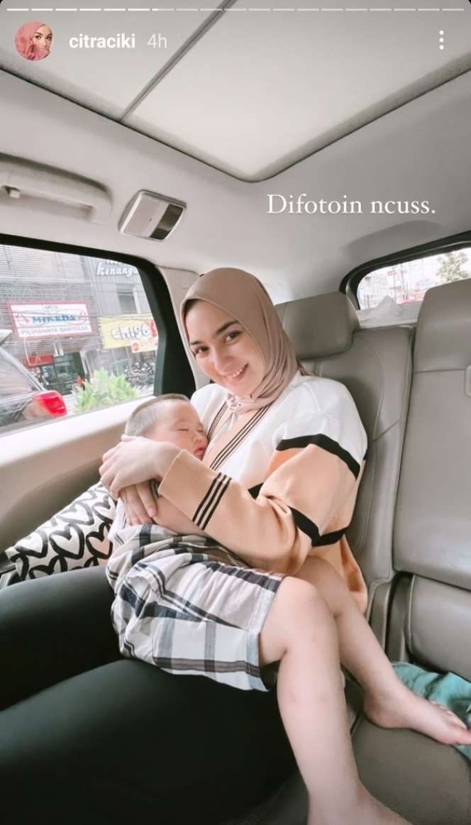 Potret Citra Kirana Antar Anak Vaksin Tanpa Ditemani Rezky Aditya