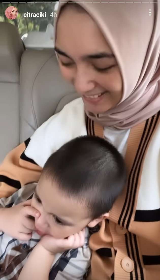Potret Citra Kirana Antar Anak Vaksin Tanpa Ditemani Rezky Aditya
