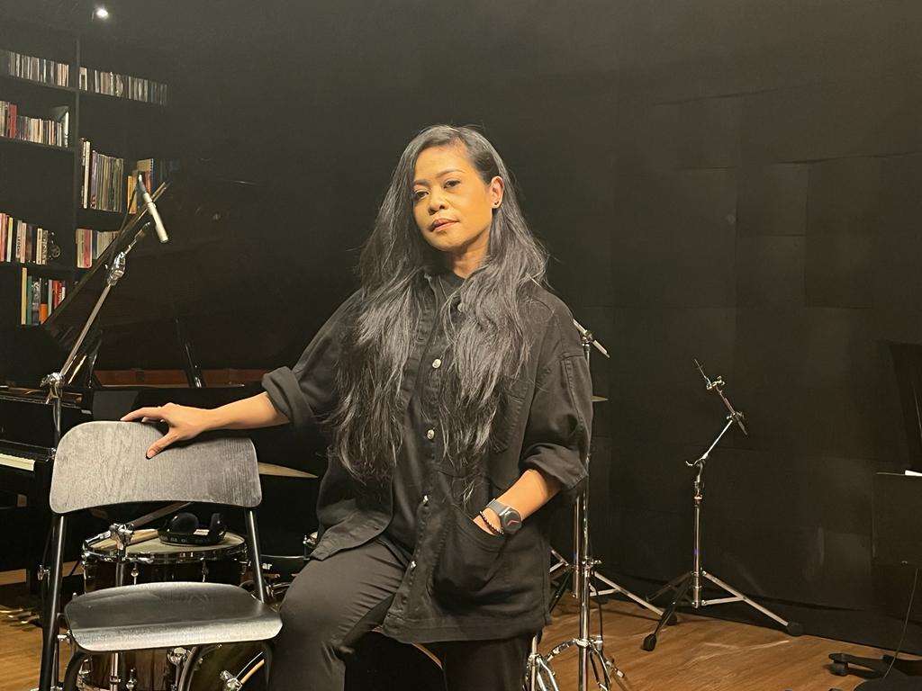 Potret Kikan Eks Coklat Jadi Music Director 