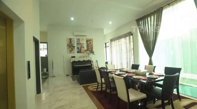 8 Potret Mewahnya Rumah Pedangdut Masidayu di Malaysia yang Jarang Tersorot, Ada Lift Pribadi!