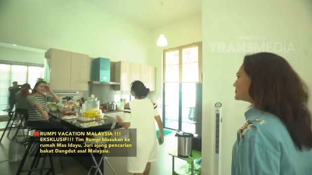 8 Potret Mewahnya Rumah Pedangdut Masidayu di Malaysia yang Jarang Tersorot, Ada Lift Pribadi!