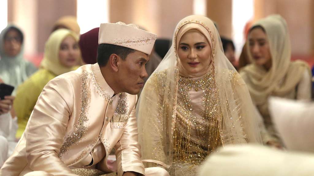 FOTO: Eks Istri Almarhum Herman Seventeen, Juliana Moechtar Resmi Dinikahi Perwira TNI
