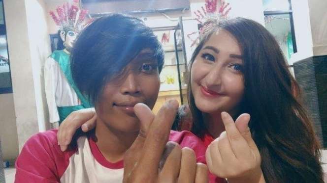 7 Potret Terbaru Bule Cantik Asal Austria yang Nikahi Tukang Sapu, Kini Takut Digunjing Tetangga!