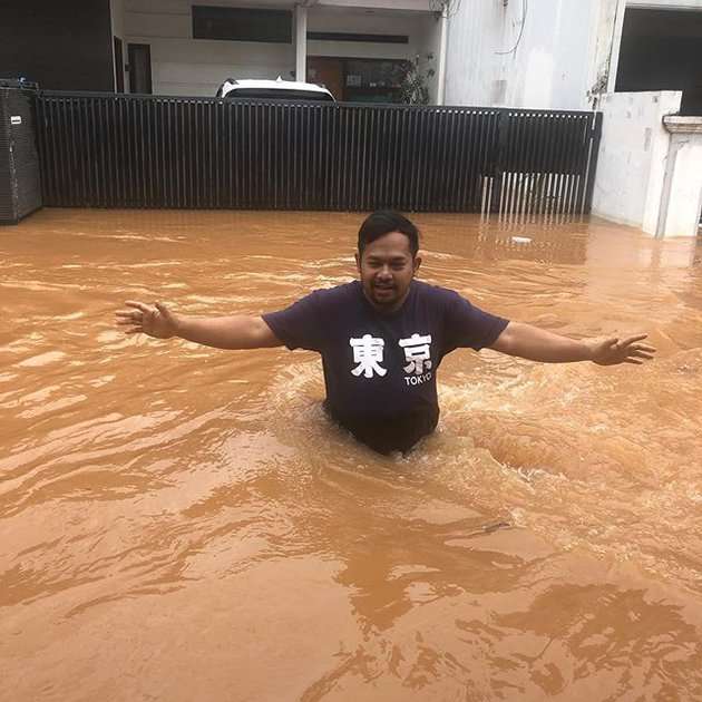 10 Potret Rumah Artis Saat Terendam Banjir, Kondisi ‘Istana’ Yuni Shara Sampai Trending Twitter!