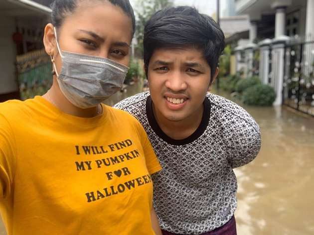 10 Potret Rumah Artis Saat Terendam Banjir, Kondisi ‘Istana’ Yuni Shara Sampai Trending Twitter!