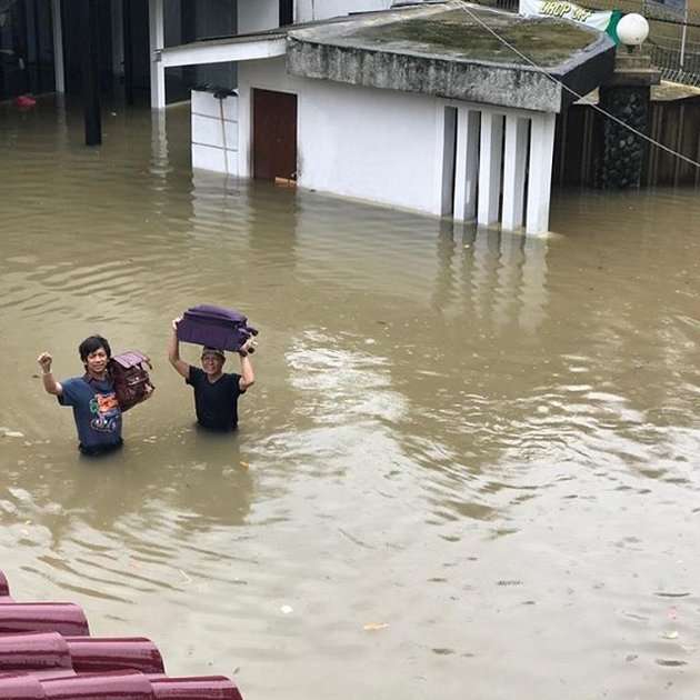 10 Potret Rumah Artis Saat Terendam Banjir, Kondisi ‘Istana’ Yuni Shara Sampai Trending Twitter!