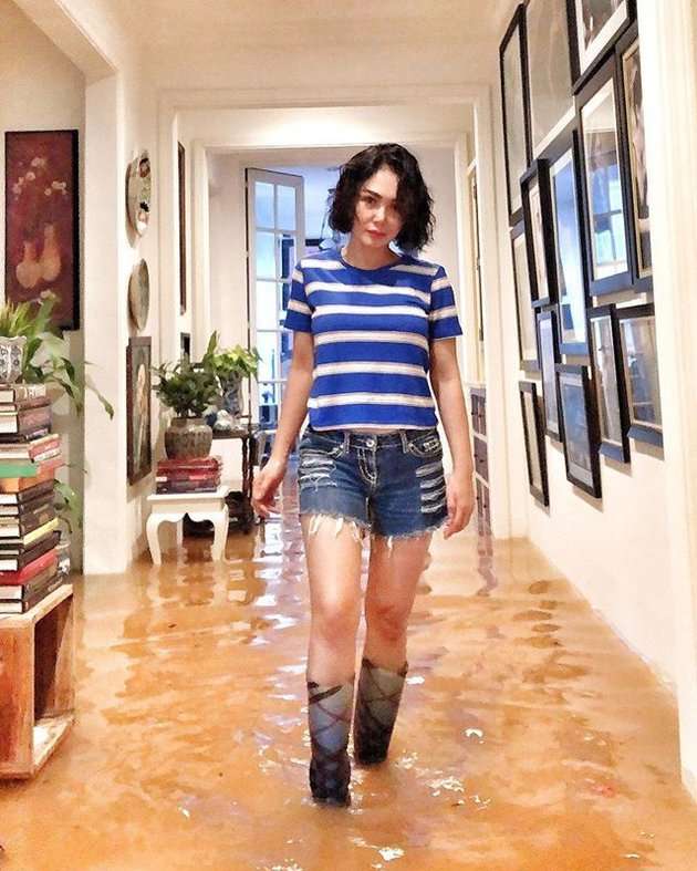 10 Potret Rumah Artis Saat Terendam Banjir, Kondisi ‘Istana’ Yuni Shara Sampai Trending Twitter!
