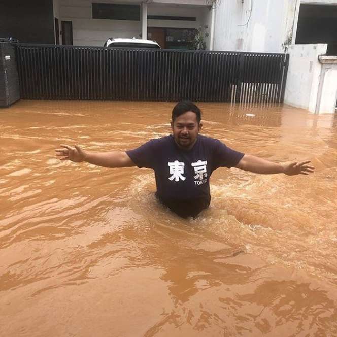10 Potret Rumah Artis Saat Terendam Banjir, Kondisi ‘Istana’ Yuni Shara Sampai Trending Twitter!