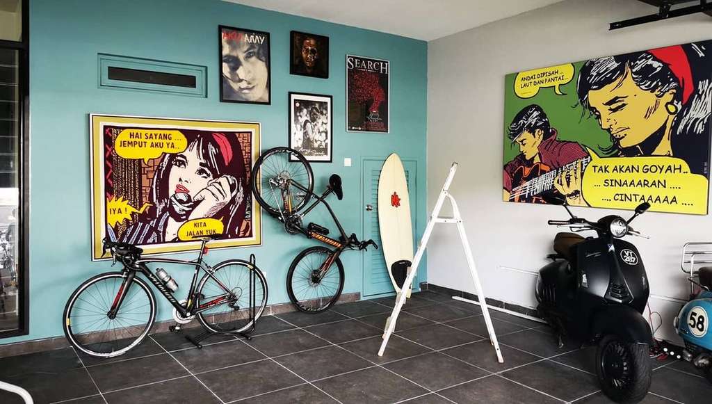 10 Potret Rumah Amy Search Pelantun Lagu ‘Isabella’, Bak Istana Rocker, Penuh Tempelan Gambar!