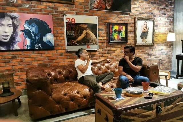 10 Potret Rumah Amy Search Pelantun Lagu ‘Isabella’, Bak Istana Rocker, Penuh Tempelan Gambar!