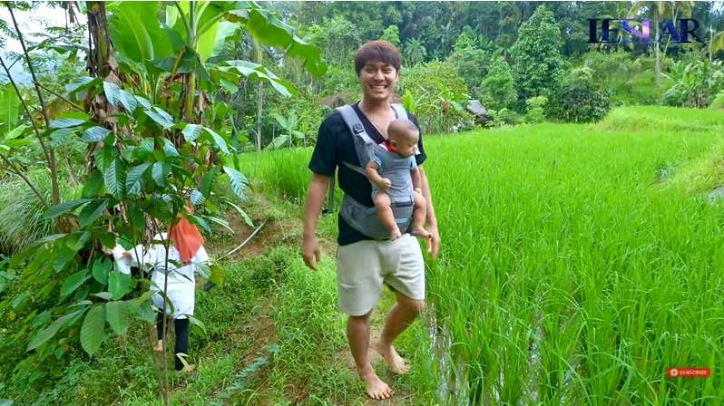 10 Potret Sawah Baby Leslar yang Luasnya Gak Ketulungan, Juragan Sejak Bayi!