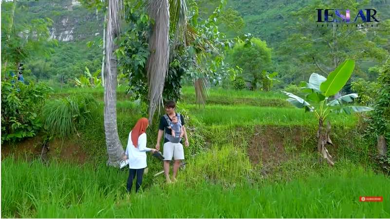 10 Potret Sawah Baby Leslar yang Luasnya Gak Ketulungan, Juragan Sejak Bayi!