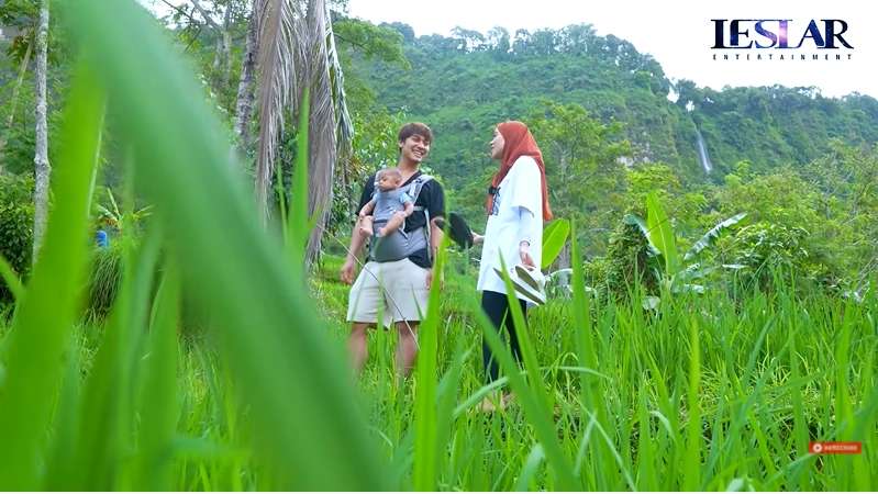 10 Potret Sawah Baby Leslar yang Luasnya Gak Ketulungan, Juragan Sejak Bayi!