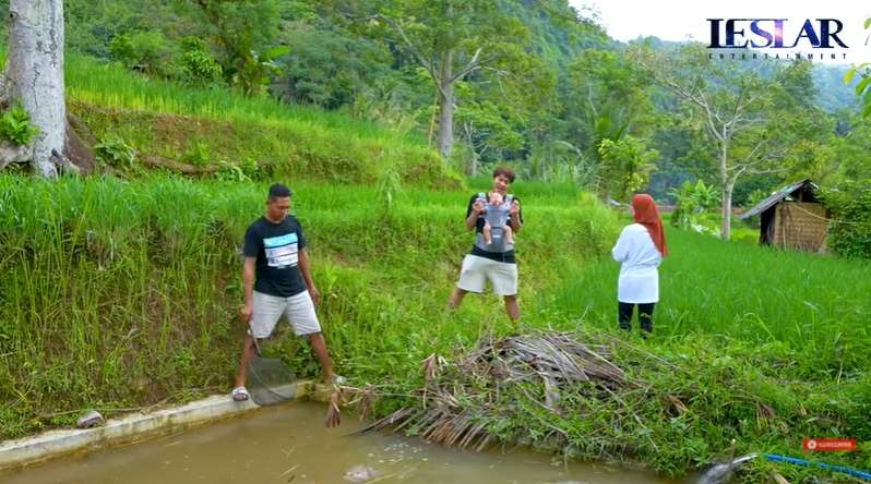 10 Potret Sawah Baby Leslar yang Luasnya Gak Ketulungan, Juragan Sejak Bayi!