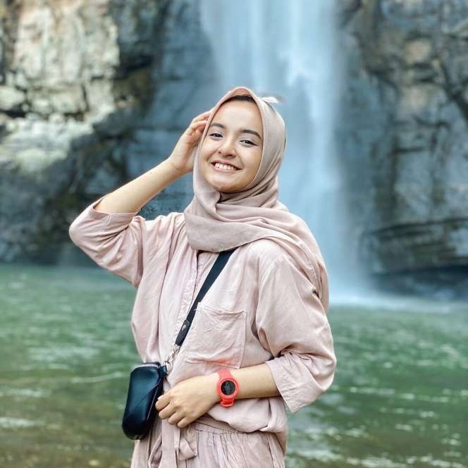 9 Potret Cantik Nabila Ishma, Kekasih Eril Putra Ridwan Kamil yang Jadi Sorotan, Bukan Orang Sembarangan!