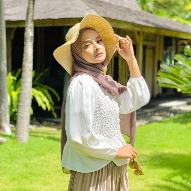 9 Potret Cantik Nabila Ishma, Kekasih Eril Putra Ridwan Kamil yang Jadi Sorotan, Bukan Orang Sembarangan!