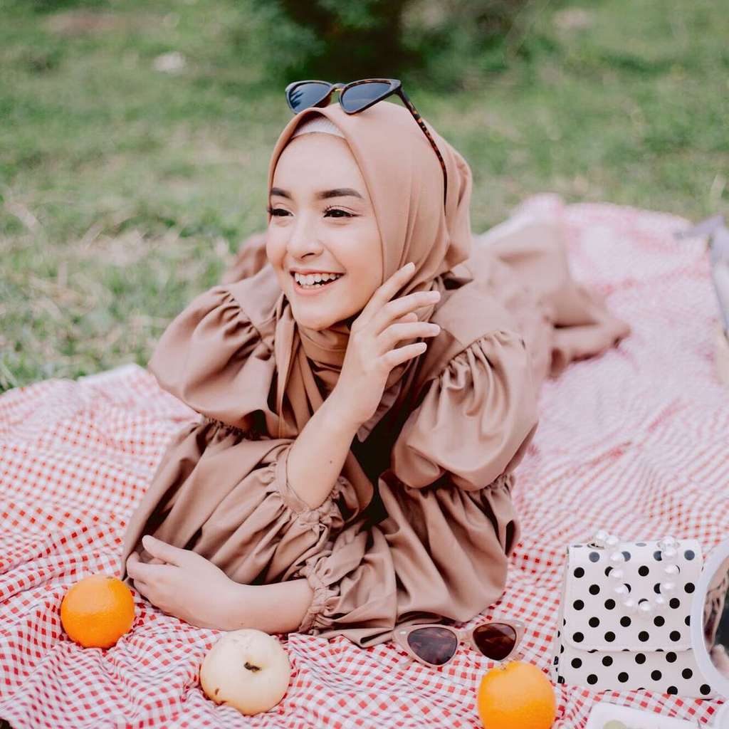 9 Potret Cantik Nabila Ishma, Kekasih Eril Putra Ridwan Kamil yang Jadi Sorotan, Bukan Orang Sembarangan!