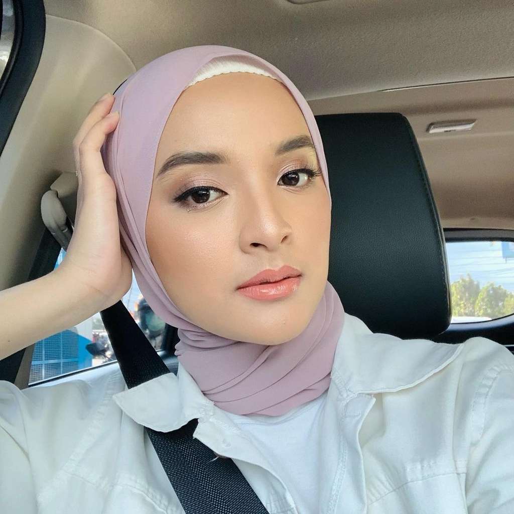 9 Potret Cantik Nabila Ishma, Kekasih Eril Putra Ridwan Kamil yang Jadi Sorotan, Bukan Orang Sembarangan!