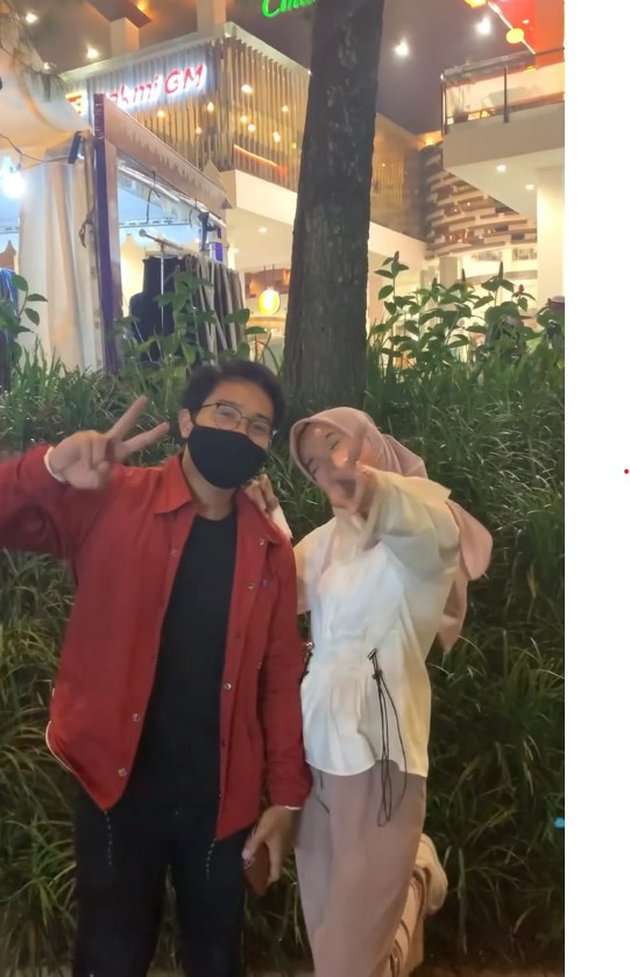 Momen Kebersamaan Eril Putra Ridwan Kamil dan Kekasih, Unggah Pesan Menyentuh!