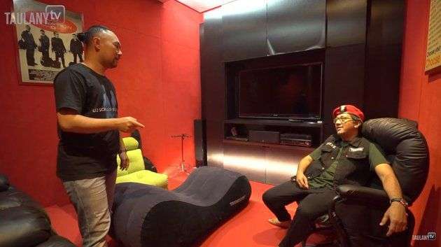 10 Potret Bioskop Pribadi di Rumah Artis, Milik Juragan99 Bentuknya Mirip Kolam Renang, Keren Abis!